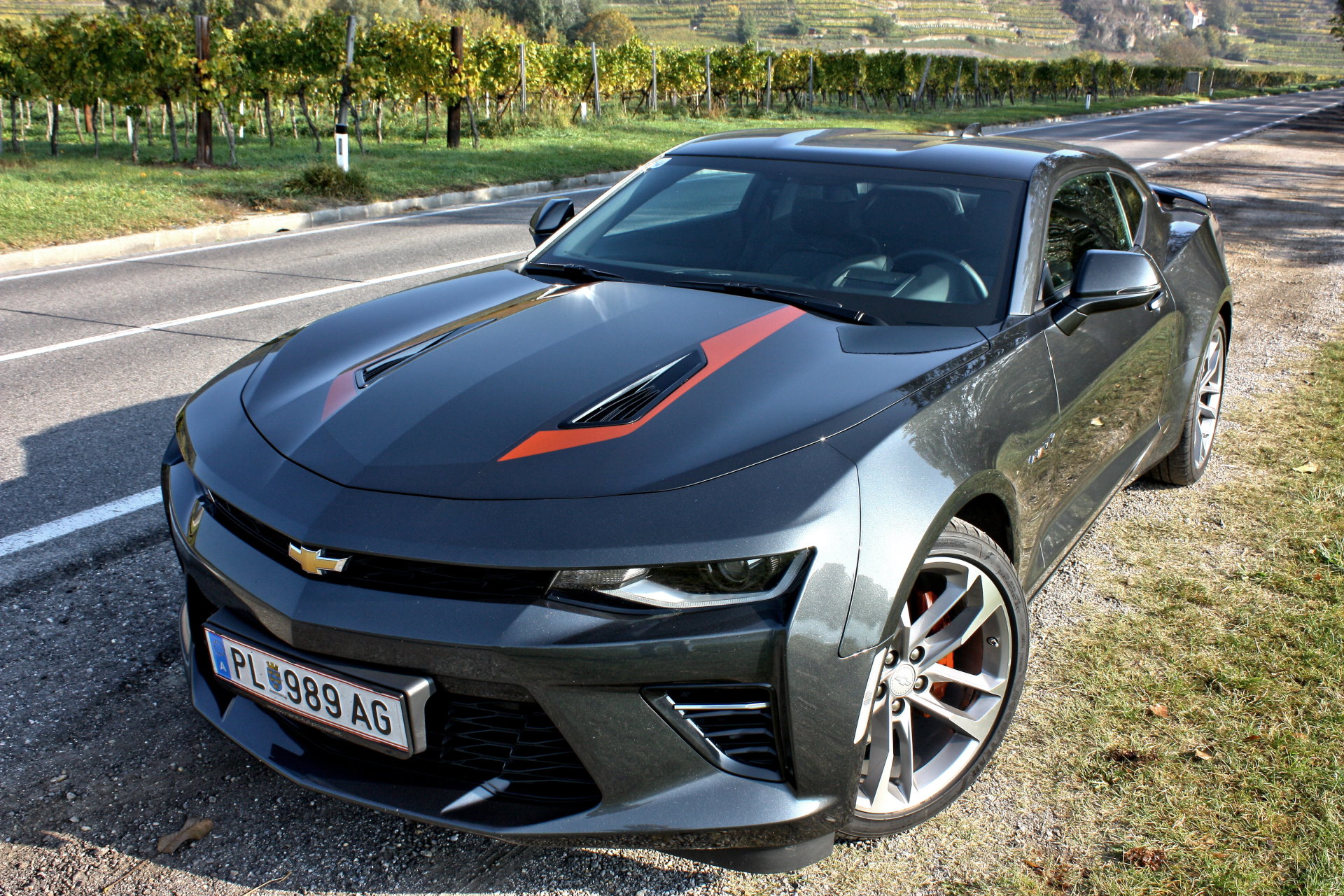 Chevrolet Camaro Fifty mit dem Rennsport erprobten Magnetic Ride Control Fahrwerk