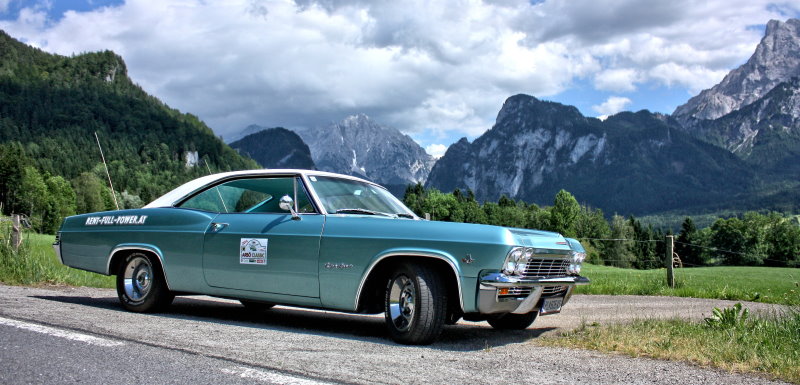 Chevrolet Impala bei Arboe Classic mit Ennstaler Bergen