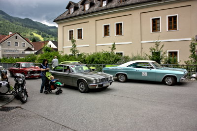 auch Klassiker von Jaguar und BMW sind bei der Oldtimerrallye unterwegs