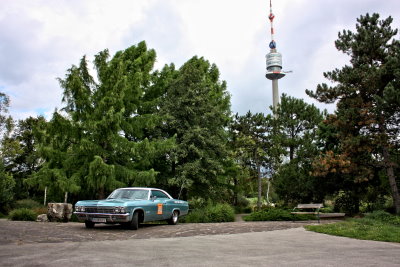 Chevrolet vor Donauturm in Wien 22